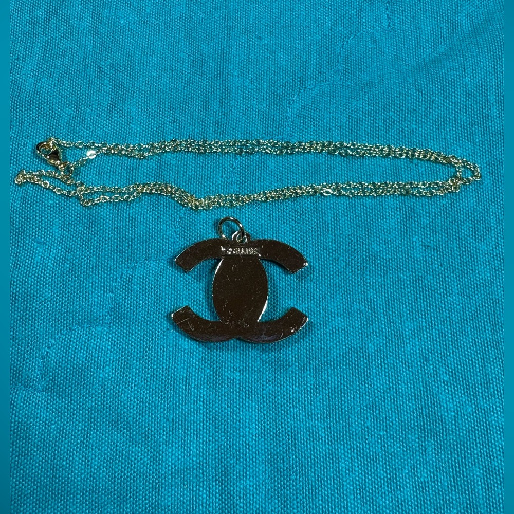 Red Crystal Pendant Necklace - Picture 3 of 4